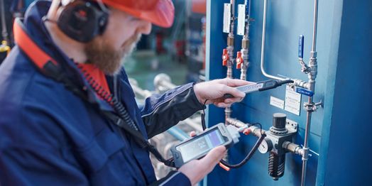 Ultrasonic leak detection with SONAPHONE and BS10 sensor  Ultrasonic leak detection with SONAPHONE and BS10 sensor