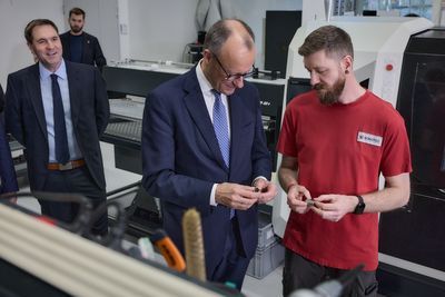 Chancellor Friedrich Merz visiting the mechanical manufacturing at SONOTEC